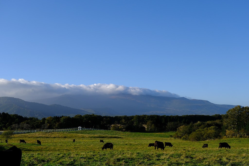 X-T3で撮影！深山牧野から見た栗駒山の風景尾の写真