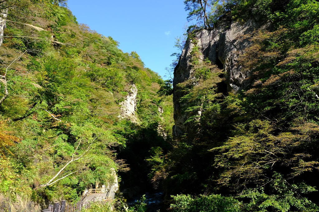 鳴子峡の紅葉前の風景写真