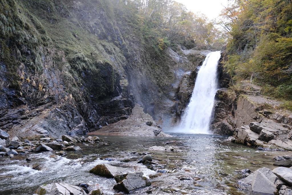 秋保大滝の滝つぼの写真の作例