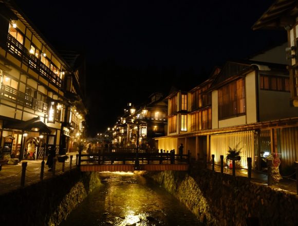 銀山温泉の夜の写真