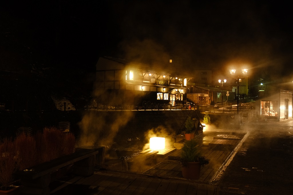 銀山温泉の夜の風景の写真