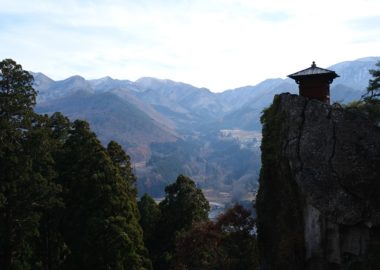 山寺立石寺の納経堂と五大堂からの景色の写真