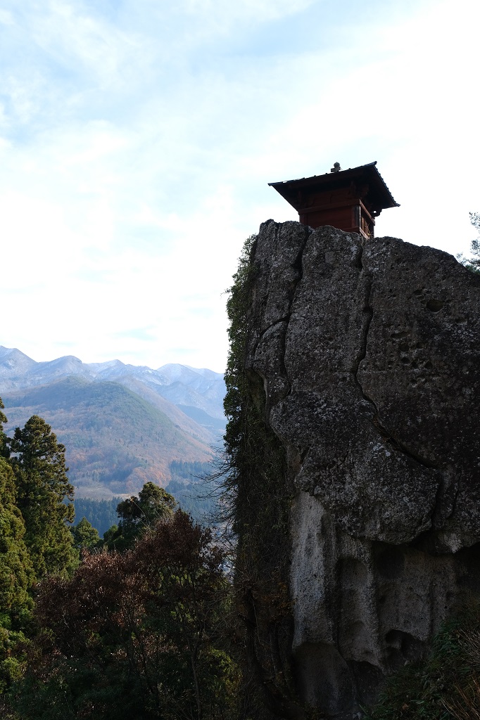 山寺立石寺の納経堂と五大堂からの景色の写真