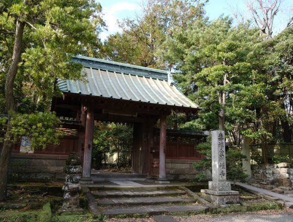 寿福寺の正門の写真