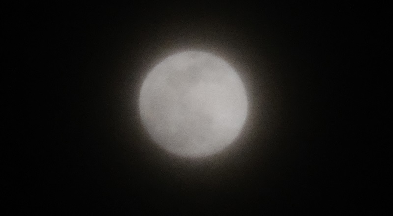 2月8日の満月の前の日の写真
