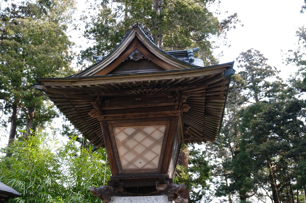 塩釜神社の灯篭の写真