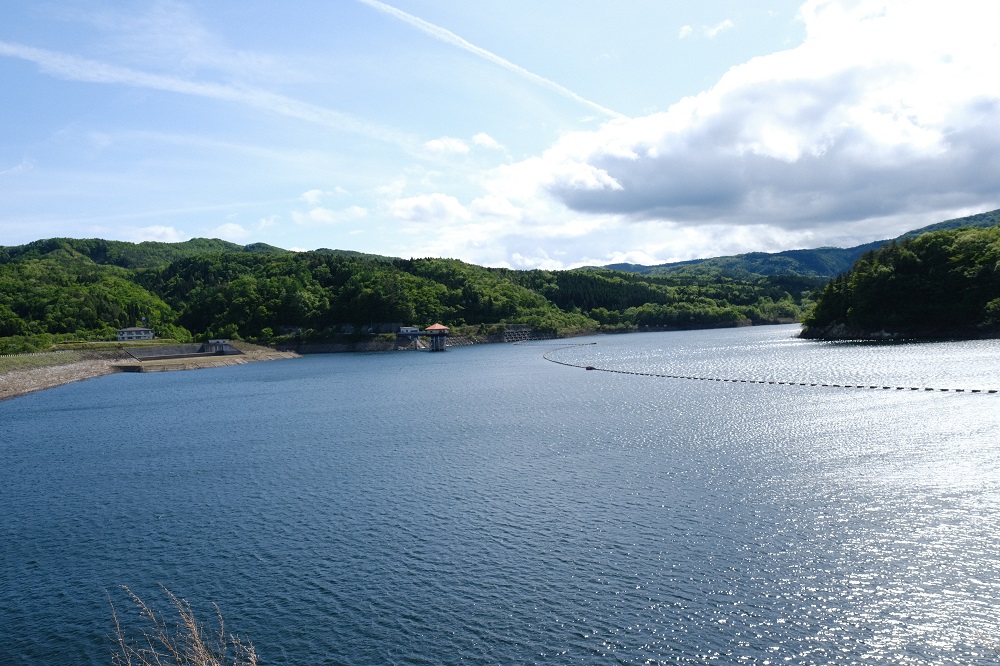 五月の荒砥沢ダムの風景写真