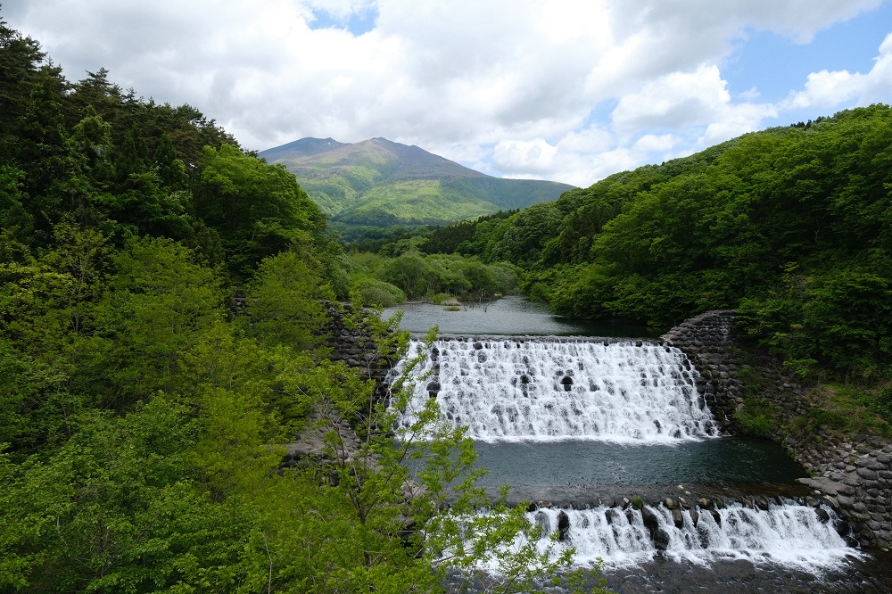 横川渓谷のやまびこ吊り橋から見や山の風景の写真