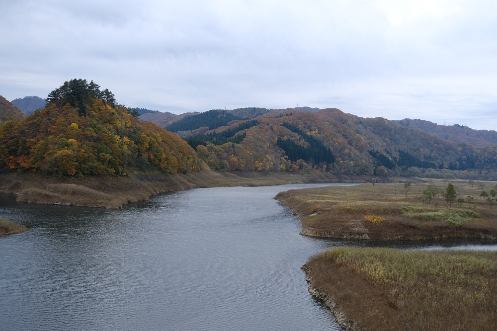 錦秋湖の紅葉の写真