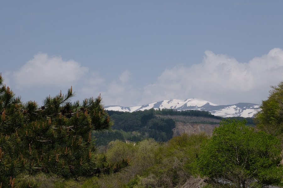 荒砥沢ダムから見た栗駒山のの風景写真